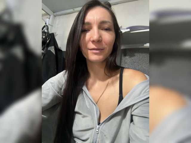 AdelaideLisa live cam on BongaCams