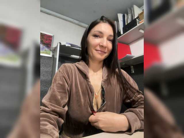 AdelaideLisa live cam on BongaCams