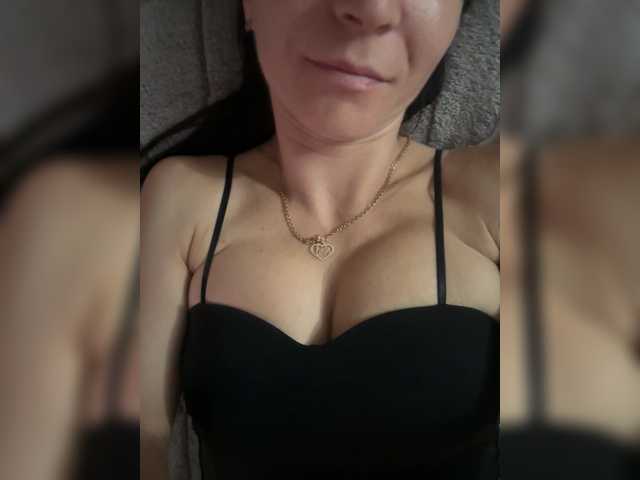 AdelaideLisa live cam on BongaCams