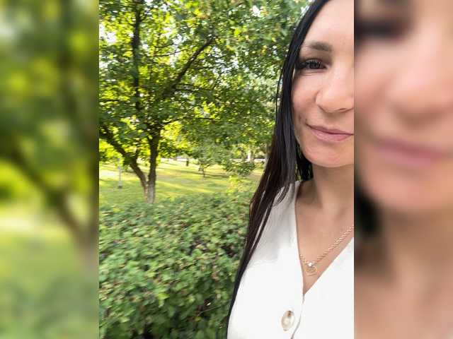 AdelaideLisa live cam on BongaCams