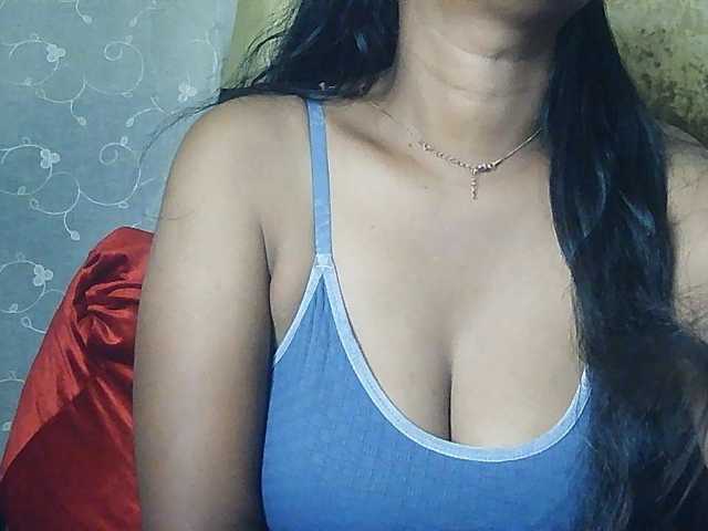 Queenihot live cam on BongaCams