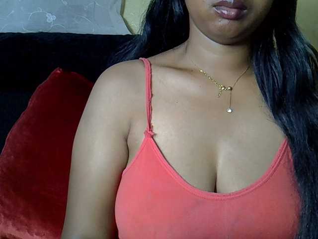 Queenihot live cam on BongaCams
