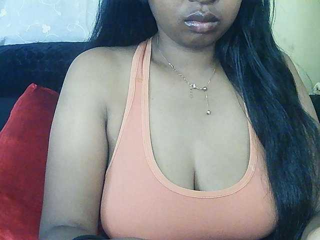 Queenihot live cam preview