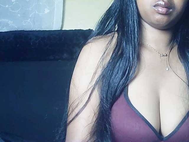 Queenihot live cam on BongaCams
