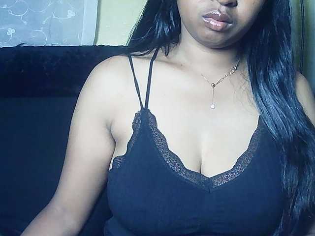 Queenihot live cam on BongaCams