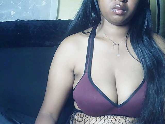 Queenihot live cam on BongaCams