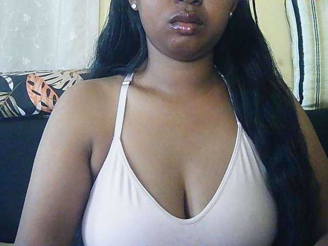Queenihot live webcam show