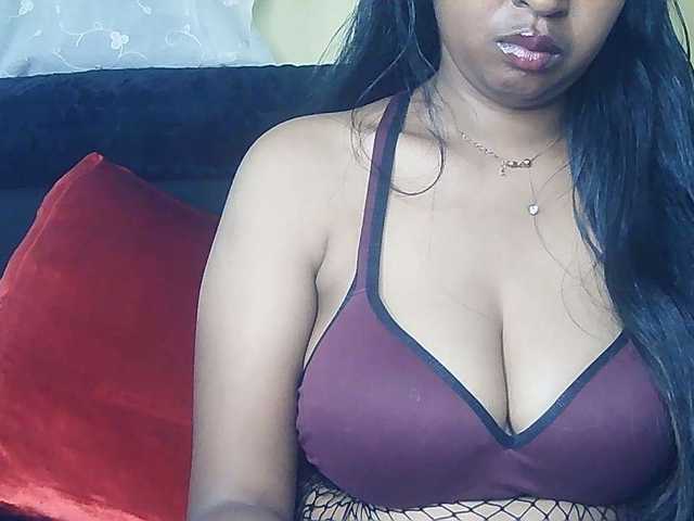 Queenihot live cam on BongaCams