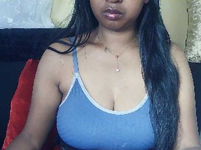 Queenihot live cam on BongaCams