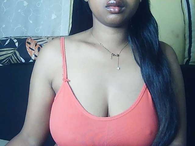 le modèle Queenihot est en webcam porno dans un show sur le site bongacams, il possède les tags suivants: Latino/Hispanic,Brunette,Trimmed