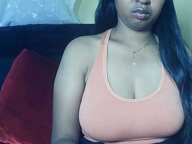 Queenihot live cam preview
