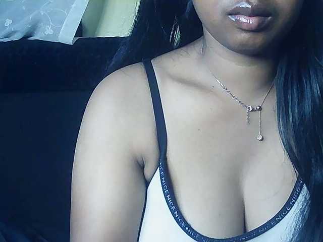 Queenihot live cam on BongaCams