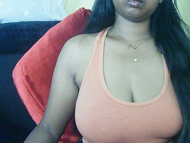 Queenihot live cam on BongaCams