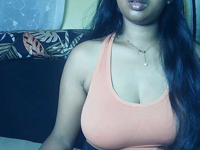 Queenihot live cam