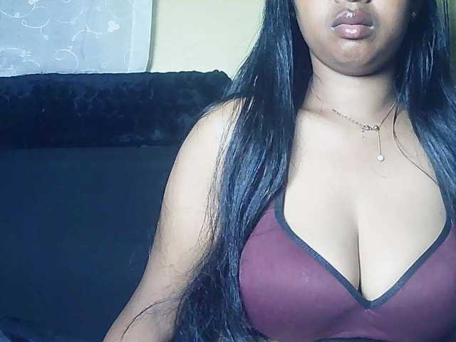 Queenihot live cam on BongaCams