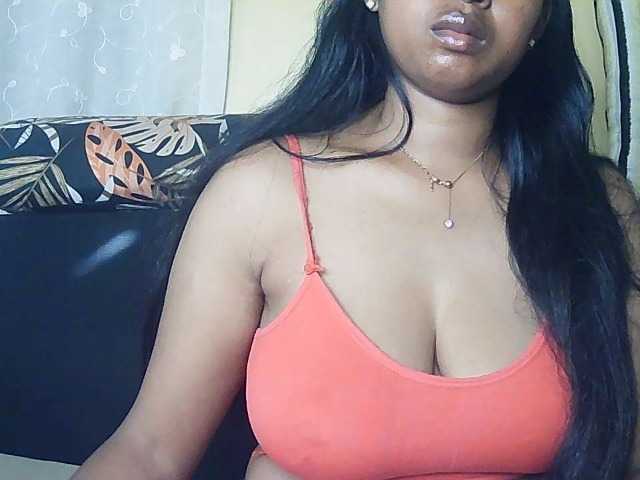 Queenihot live cam on BongaCams
