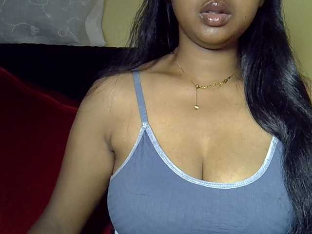 Queenihot live cam on BongaCams