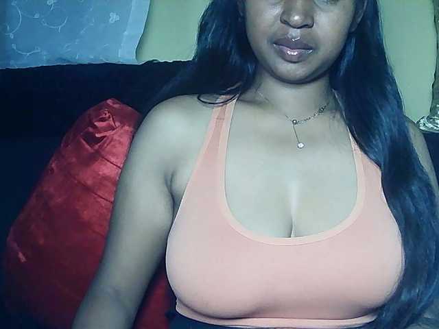 Queenihot live cam on BongaCams