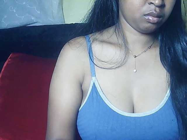 Queenihot live cam on BongaCams
