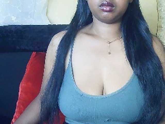 Queenihot live cam on BongaCams