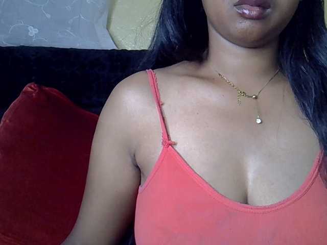 Queenihot live cam preview