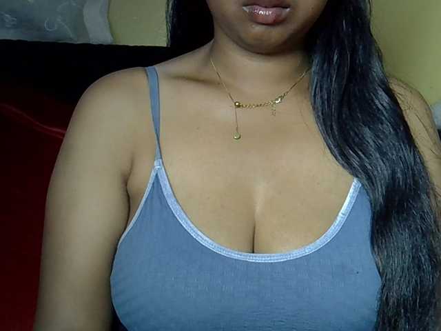 Queenihot live cam on BongaCams