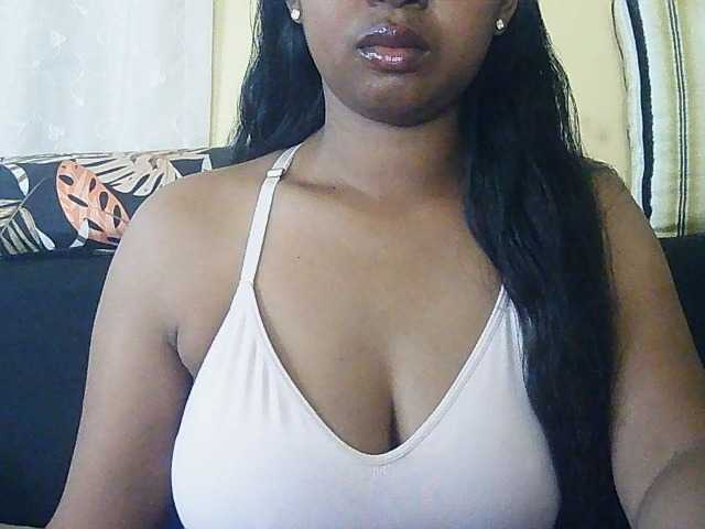 Queenihot live cam on BongaCams