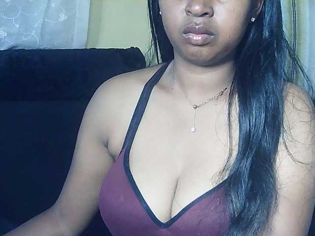 Queenihot live cam on BongaCams