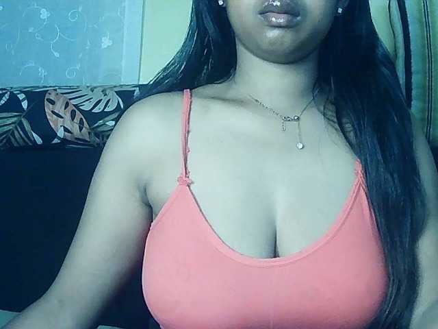 Queenihot live cam on BongaCams