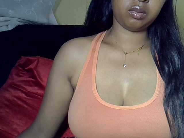 Queenihot live cam on BongaCams