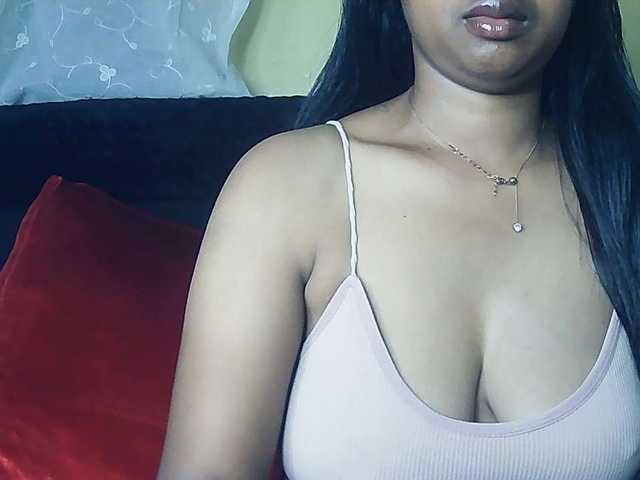 Queenihot live cam preview