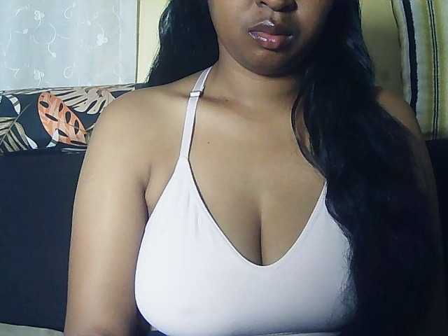 Queenihot, 21 y/o - Live Cam on BongaCams