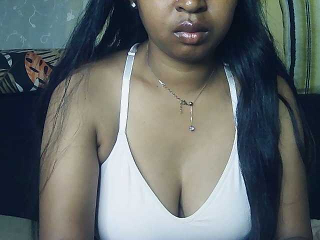 Queenihot live on BongaCams