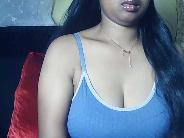 Queenihot live cam on BongaCams