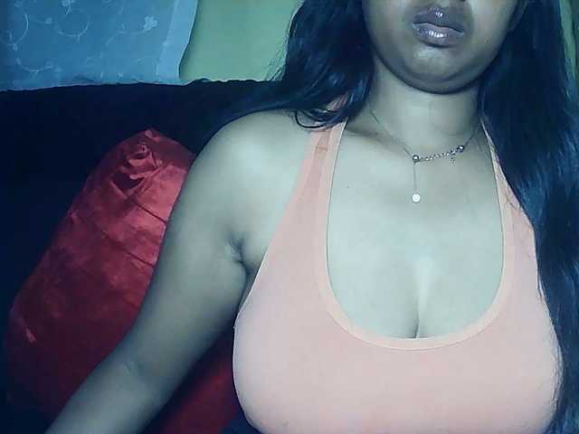 Queenihot live cam on BongaCams
