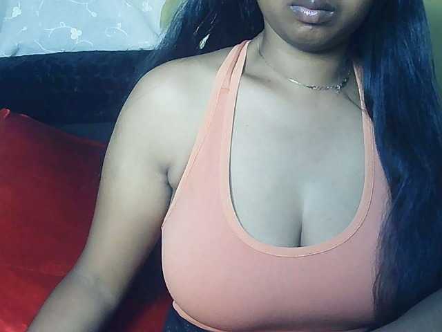 Queenihot live cam on BongaCams
