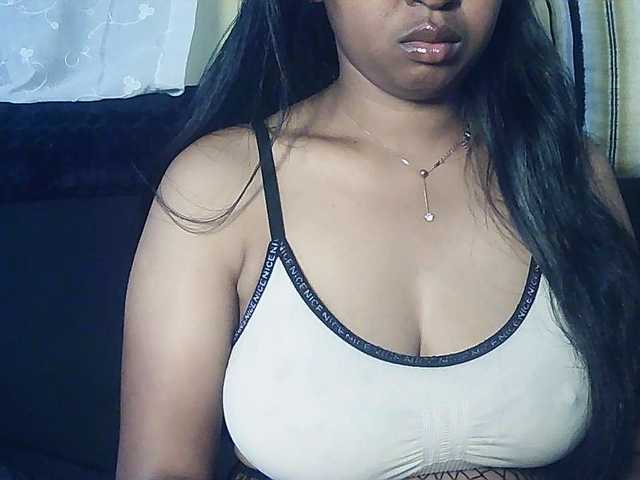 Queenihot live cam on BongaCams