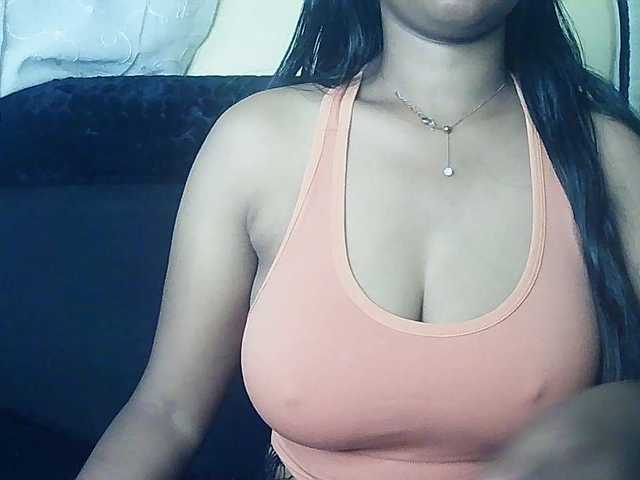 Queenihot live cam on BongaCams