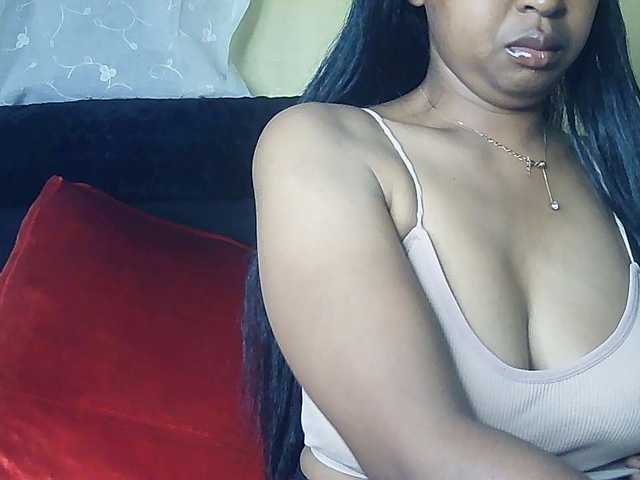 Queenihot live cam on BongaCams