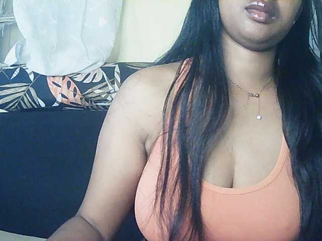 Queenihot live cam on BongaCams