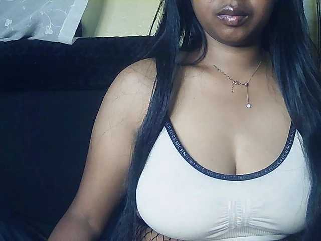 Queenihot live cam on BongaCams