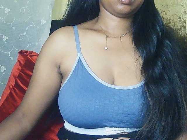 Queenihot live cam on BongaCams