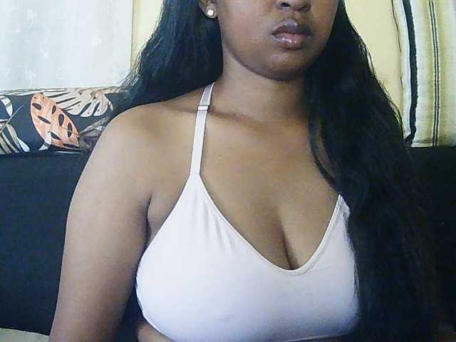 Queenihot live cam on BongaCams