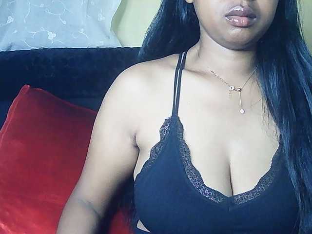 Queenihot live cam preview