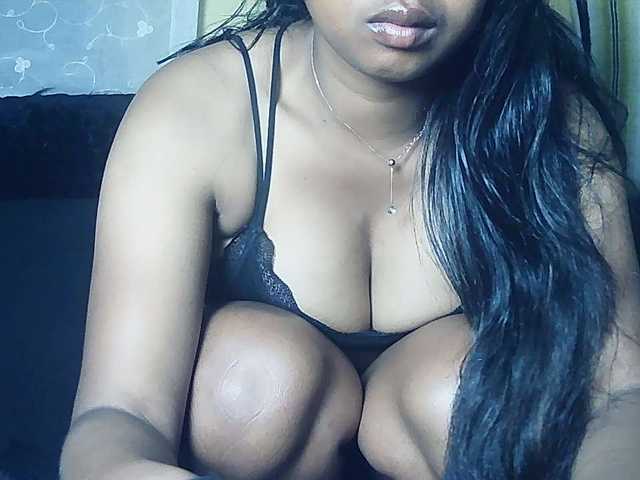 Queenihot live cam on BongaCams