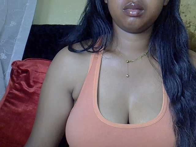 Queenihot live cam on BongaCams