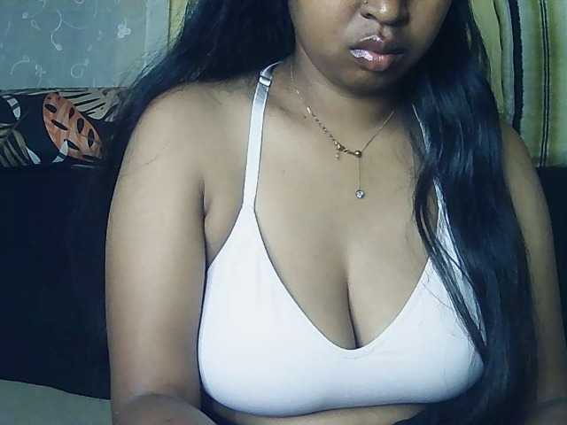 Queenihot live cam on BongaCams