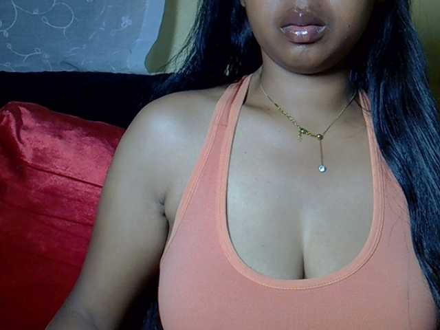 Queenihot live cam on BongaCams