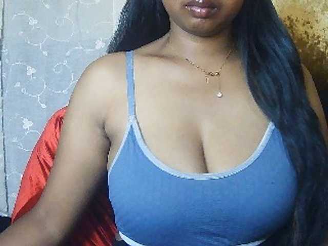 Queenihot live cam on BongaCams