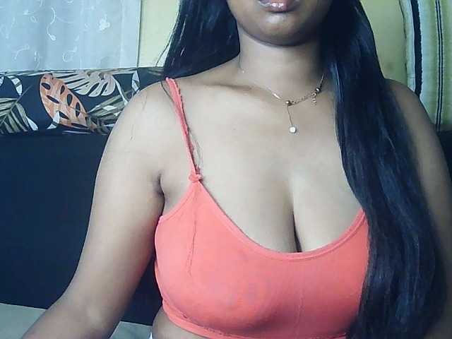 Queenihot live cam on BongaCams